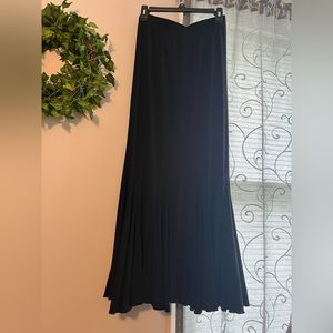 NWOT Ladies Black Skirt